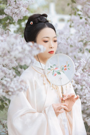 一个上面吃一个下吃视频