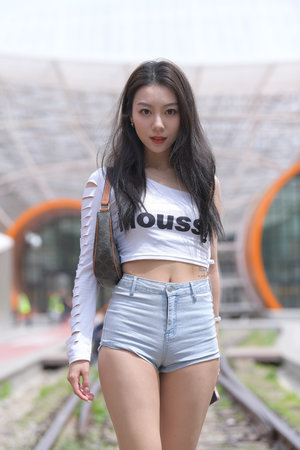 清纯校花被调教成yin娃