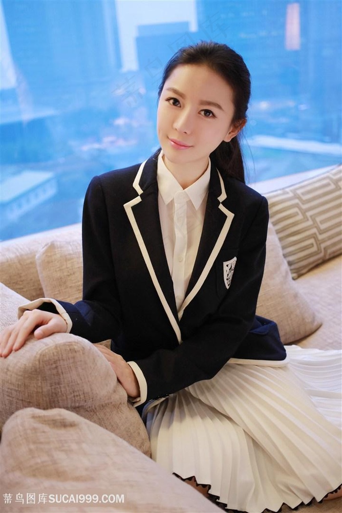 美女露粉红小奶头和尿眼图片